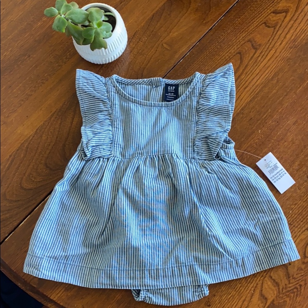 Baby gap 12-18 months dress with bloomers